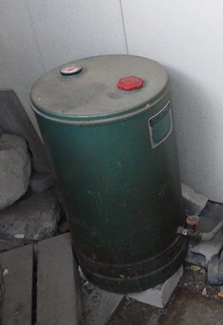 灯油タンク交換工事 施工前1