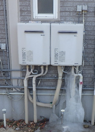 給湯器、配管交換工事（配管の錆、破損） 施工前1