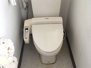 取替前のトイレ1